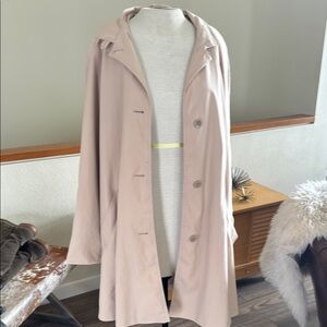 Four seasons London Stylish Beige Button-Up Coat